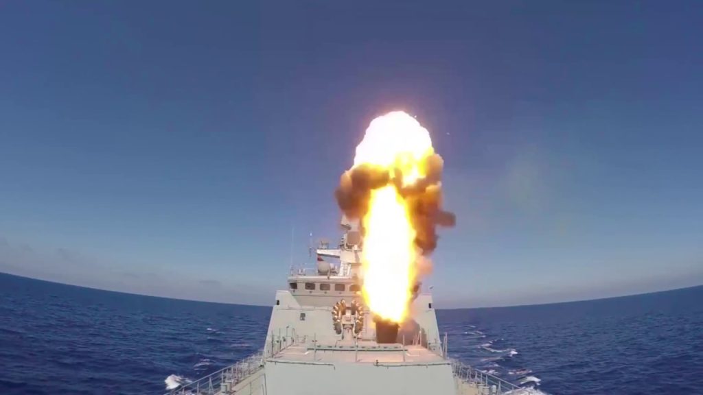 Εντυπωσιακό βίντεο: Το Ναυτικό της Ρωσίας υποστηρίζει την χερσαία επιχείρηση στην Deir Ezzor με πυραύλους «Kalibr»