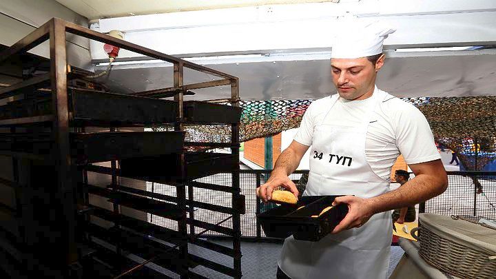 Με κινητό αρτοποιείο εκστρατείας το ΓΕΣ στην ΔΕΘ – Δωρεάν ψωμί, ελιόψωμο και σταφιδόψωμο στους επισκέπτες