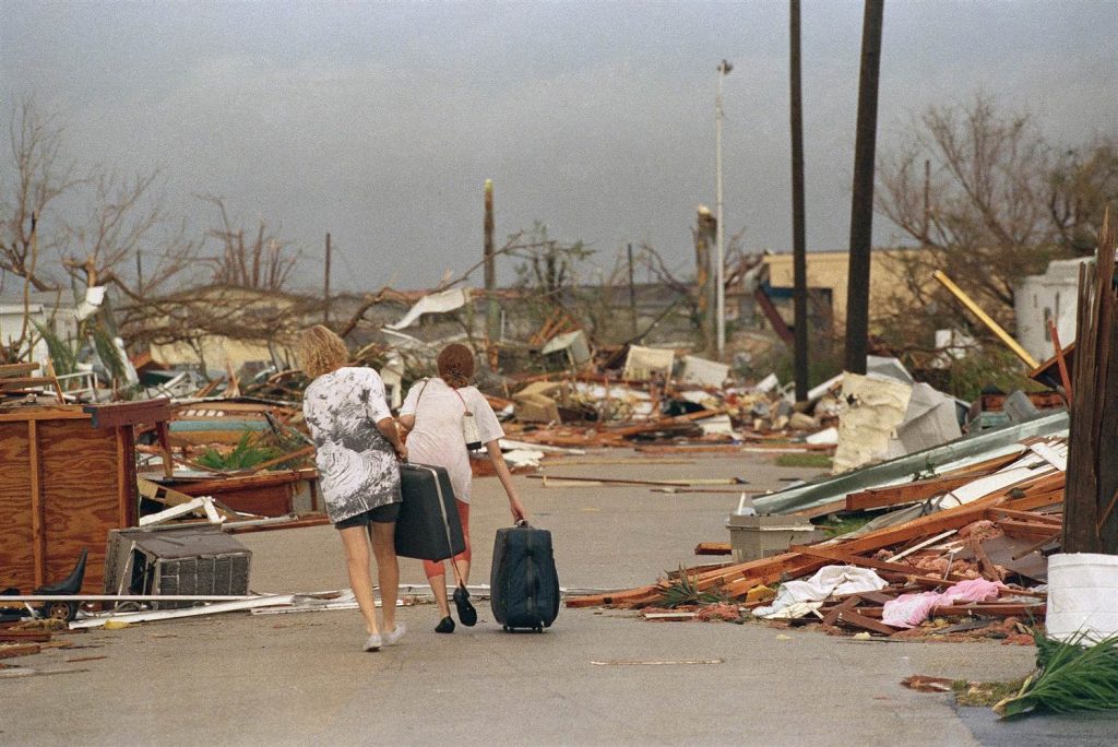 ΗΠΑ: «Πολιορκία» της Φλόριντα από τον τυφώνα Ίρμα – «Πόλη-φάντασμα» το Μαϊάμι (φωτό, βίντεο)