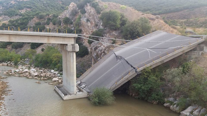 Κατέρρευσε τμήμα της γέφυρας του ποταμού Κομψάτου στην Ξάνθη (φωτό) (upd)