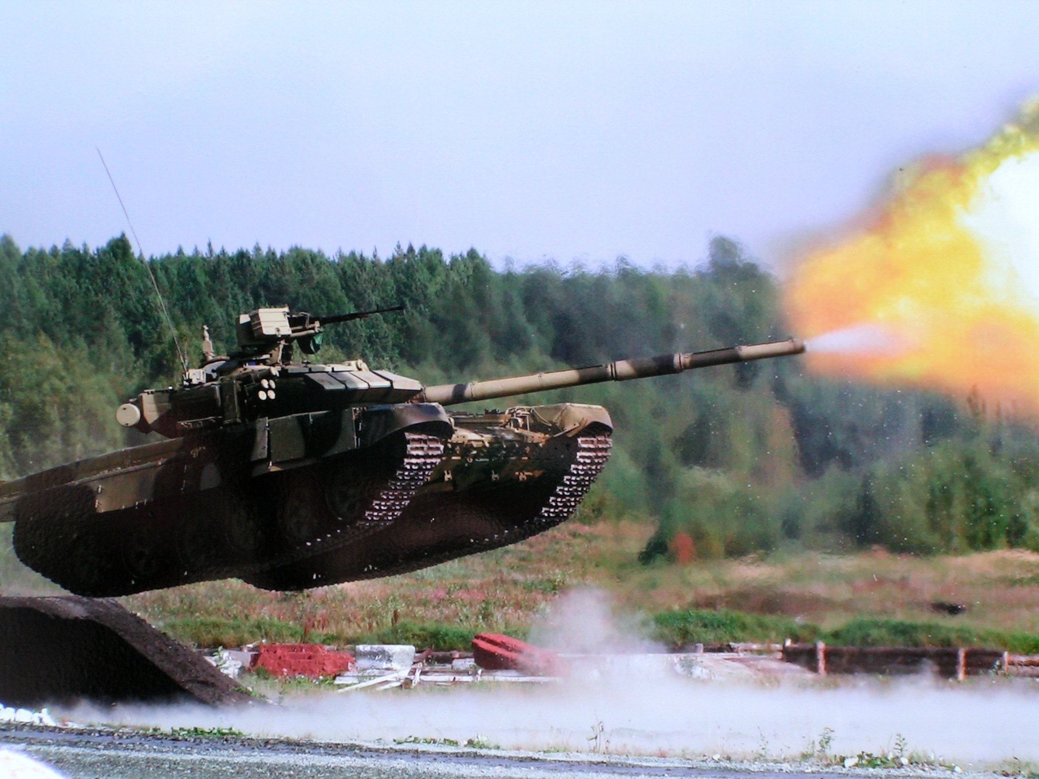 Σπάνιο βίντεο: Μέσα σ’ ένα ρωσικό άρμα μάχης T-90