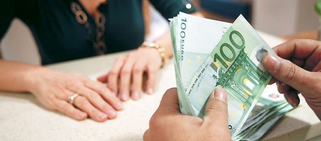 Στο χείλος του γκρεμού νοικοκυριά και επιχειρήσεις: 2 δισ. ευρώ απλήρωτοι φόροι τον Ιούλιο