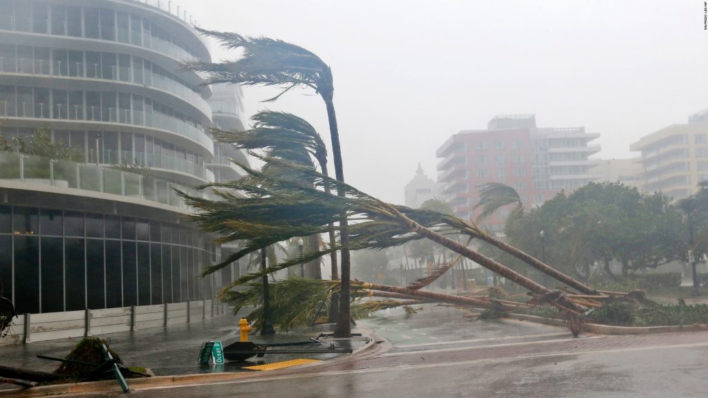 Ο τυφώνας Ίρμα «πνίγει» τη Φλόριντα –  Τέσσερις νεκροί και χιλιάδες εγκλωβισμένοι (βίντεο)