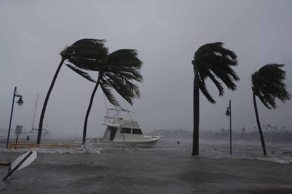 ΗΠΑ: Δεκάδες συλλήψεις στο Μαϊάμι για πλιάτσικο σε περιοχές που εκκενώθηκαν λόγω του τυφώνα