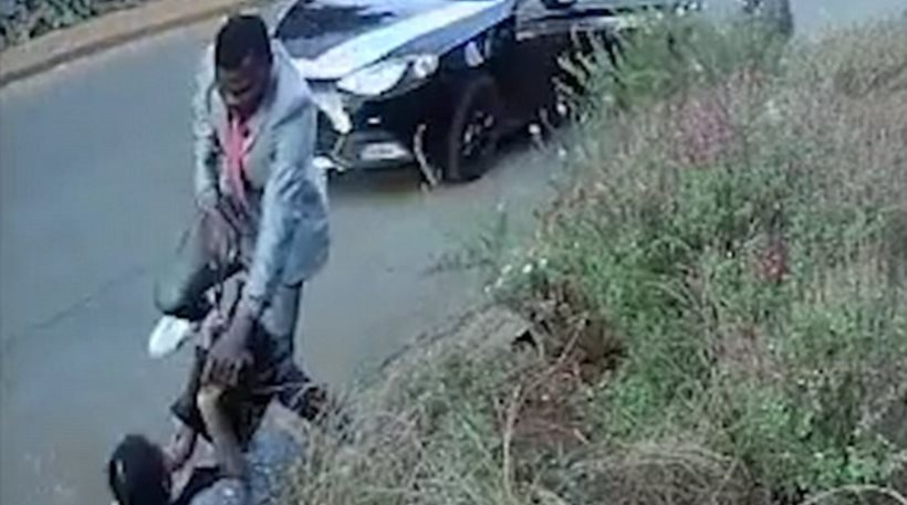 Νεαρή «δίνει μάχη» με ένοπλο ληστή για να μην της κλέψει την τσάντα η οποία περιείχε κάτι πολύ σημαντικό… (βίντεο)
