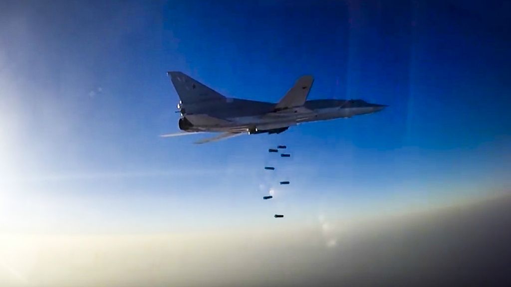 Η ρωσική Αεροπορία βομβαρδίζει ανηλεώς τους ισλαμιστές: Πανικόβλητοι τρέχουν να σωθούν από την Deir Ezzor (βίντεο)