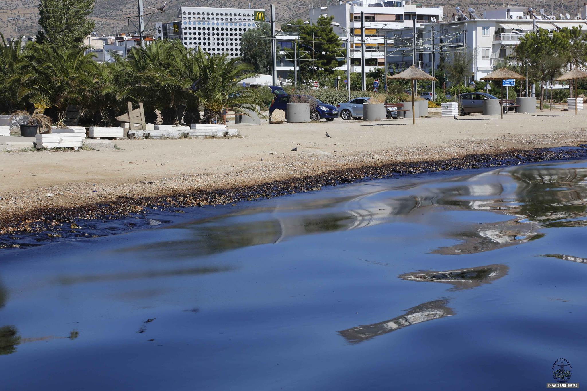 Δήμος Γλυφάδας και κάτοικοι καθαρίζουν τις ακτές της πόλης