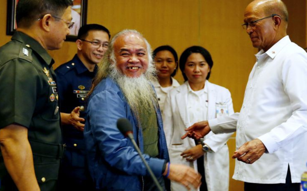 Φιλιππίνες: Απελευθέρωση ιερέα ομήρου του ISIS μετά από 4 μήνες