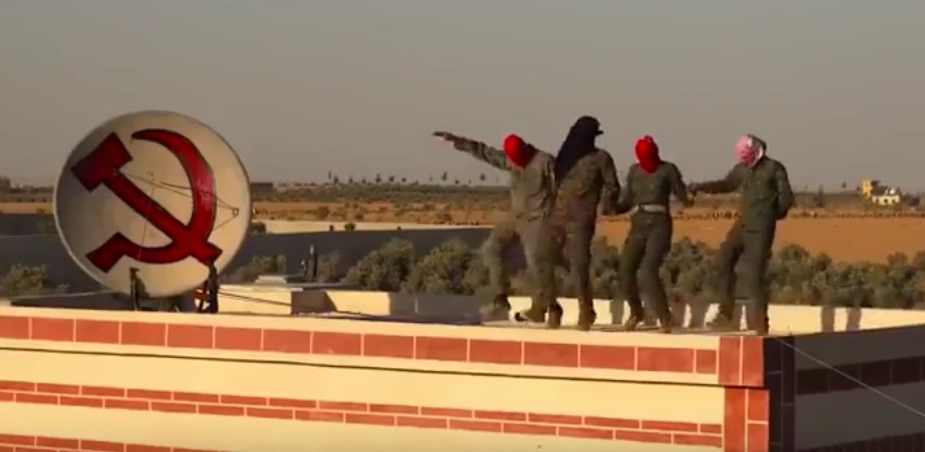 Ένοπλοι του YPG χορεύουν με φόντο το «σφυροδρέπανο» (βίντεο)