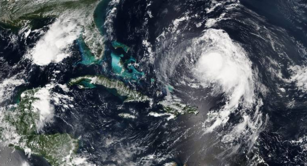 Σε συναγερμό ξανά η Καραϊβική: Mετά τους Xάρβεϊ και Ίρμα έφτασε και ο τυφώνας Μαρία (φωτό,βίντεο)