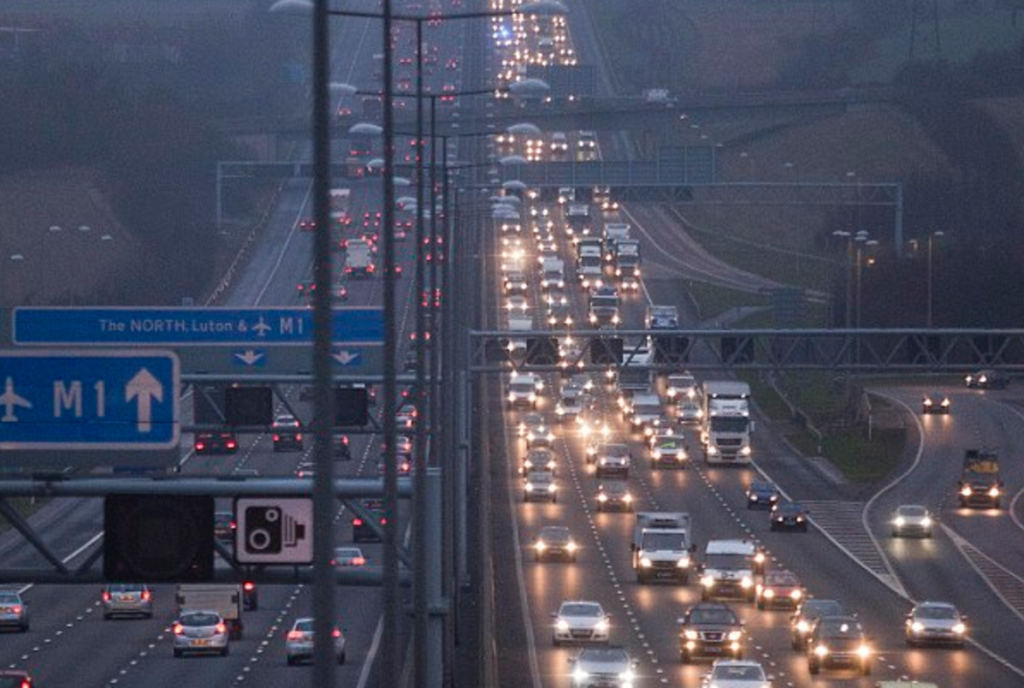 Βρετανία: Κλειστός ο αυτοκινητόδρομος Μ1 λόγω ύποπτου αντικειμένου (φωτό)