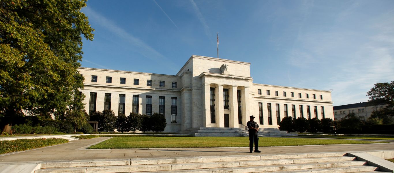 ΗΠΑ: Συρρίκνωση του ισολογισμού και διατήρηση των επιτοκίων από τη Fed
