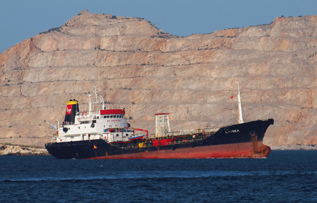 2 συλλήψεις για λαθραία καύσιμα στο πλοίο απάντλησης «Lassea»
