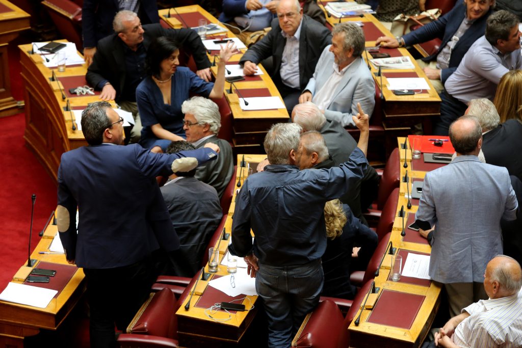 Βουλή: Ενημέρωση βουλευτών του ΣΥΡΙΖΑ για την πετρελαιοκηλίδα στο Σαρωνικό