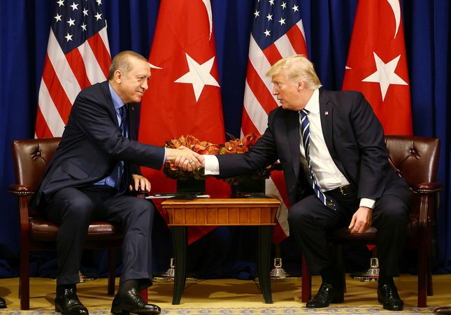 «Κότα» απέναντι στην Τουρκία ο αμερικανικός αετός –  Ν.Τραμπ: «Αδελφικός φίλος ο Ρ.Τ. Ερντογάν» – «Κατάπιαν» τους S-400
