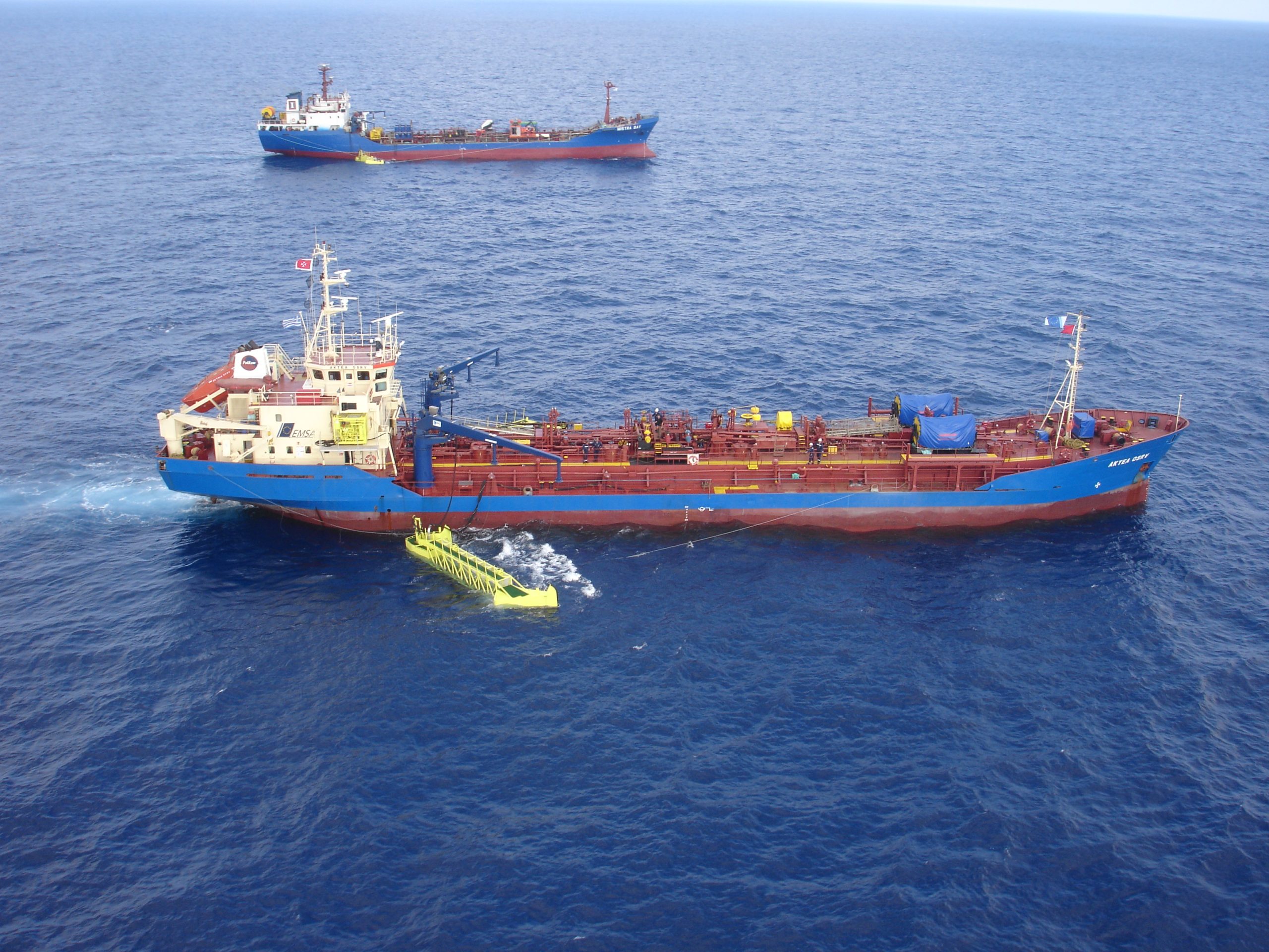 EMSA: 16 πλοία stand by και διαθέσιμα 24 ώρες για τα κράτη μέλη της ΕΕ – Τι απαντά ο Π. Κουρουμπλής