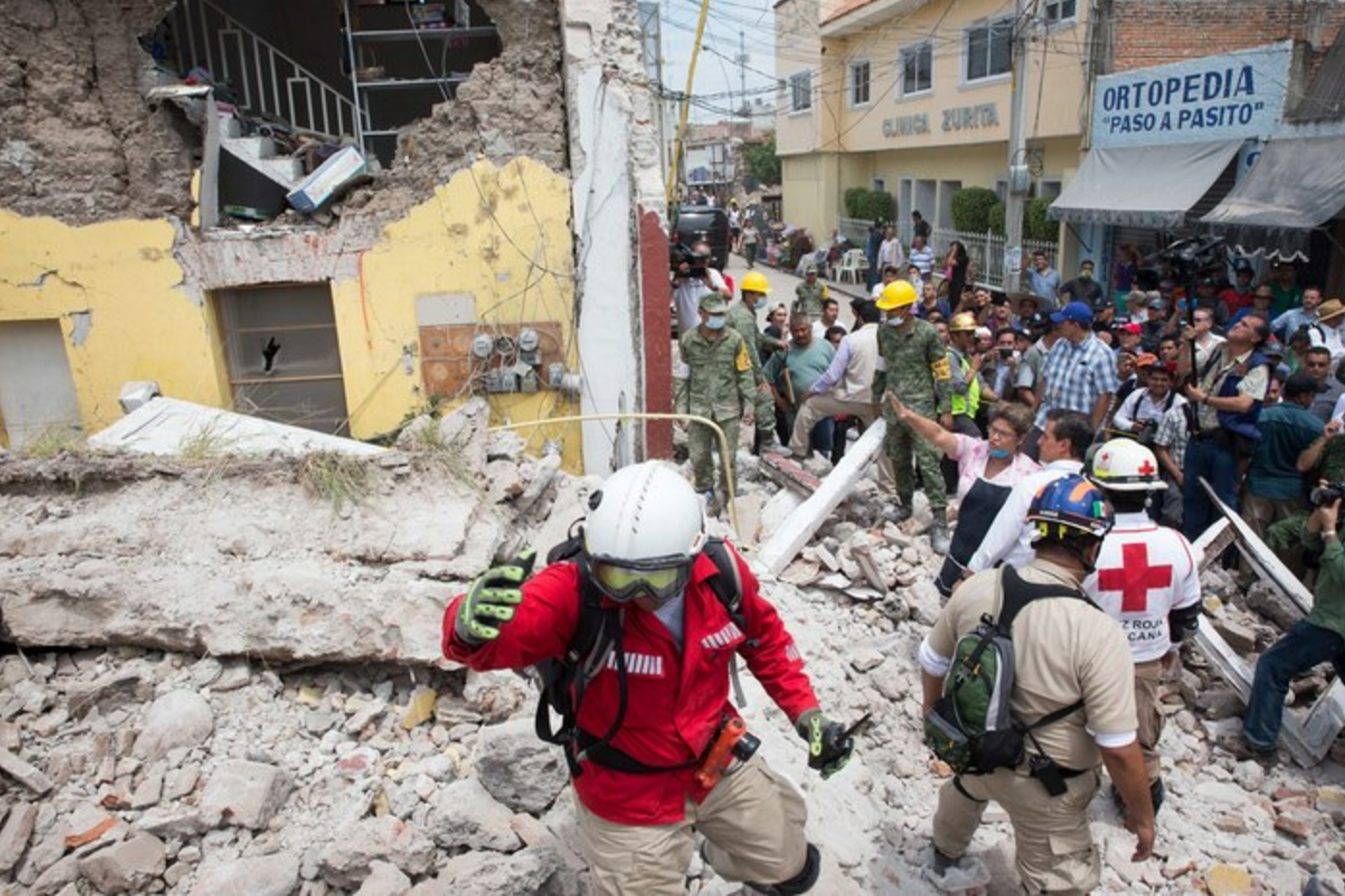 Μεξικό: Εκατοντάδες οι νεκροί από τον φονικό σεισμό – 30 παιδιά αγνοούνται και 400 κτίρια κατέρρευσαν (φωτό,βίντεο)