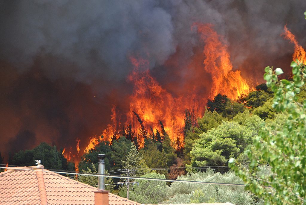 Μεγάλες πυρκαγιές «ζώνουν» τη Σιντική Σερρών και το Μοναστηράκι Δράμας- Εκκενώθηκε ξενοδοχείο (upd)