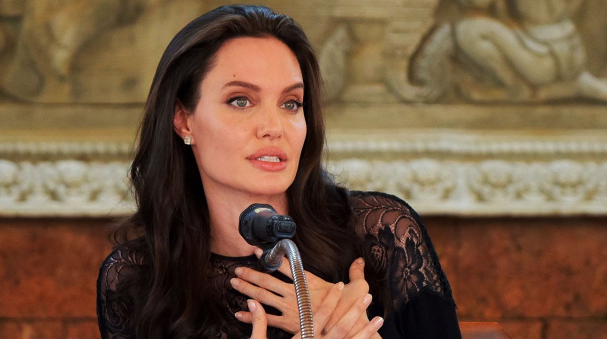 Angelina Jolie: Έξαλλη με τις ερωτήσεις δημοσιογράφου για την προσωπική της ζωή