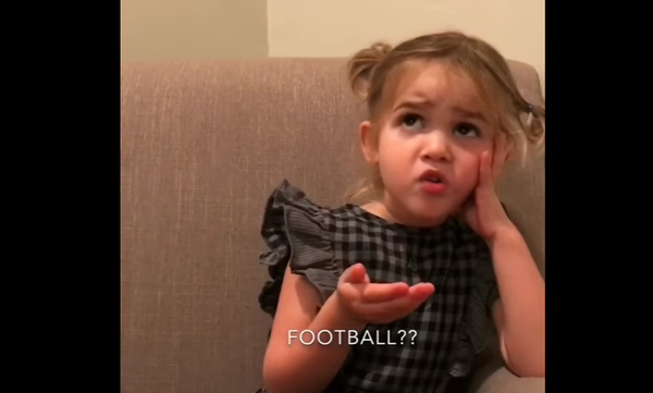 Η Μίλα βγήκε ραντεβού και το αγόρι μίλαγε για ποδόσφαιρο – Η ξεκαρδιστική αντίδραση της (βίντεο)