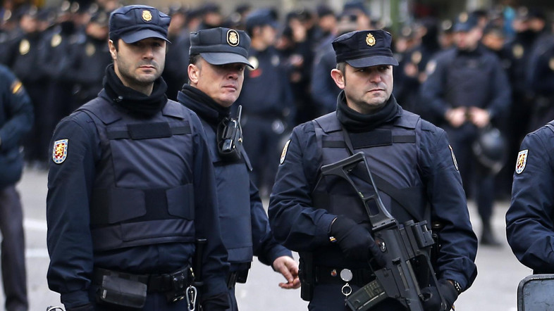 Με την αποστολή 6.000 ανδρών εσωτερικής ασφάλειας η Μαδρίτη θέλει να καταστείλει την ανεξαρτησία της Καταλονίας (βίντεο)