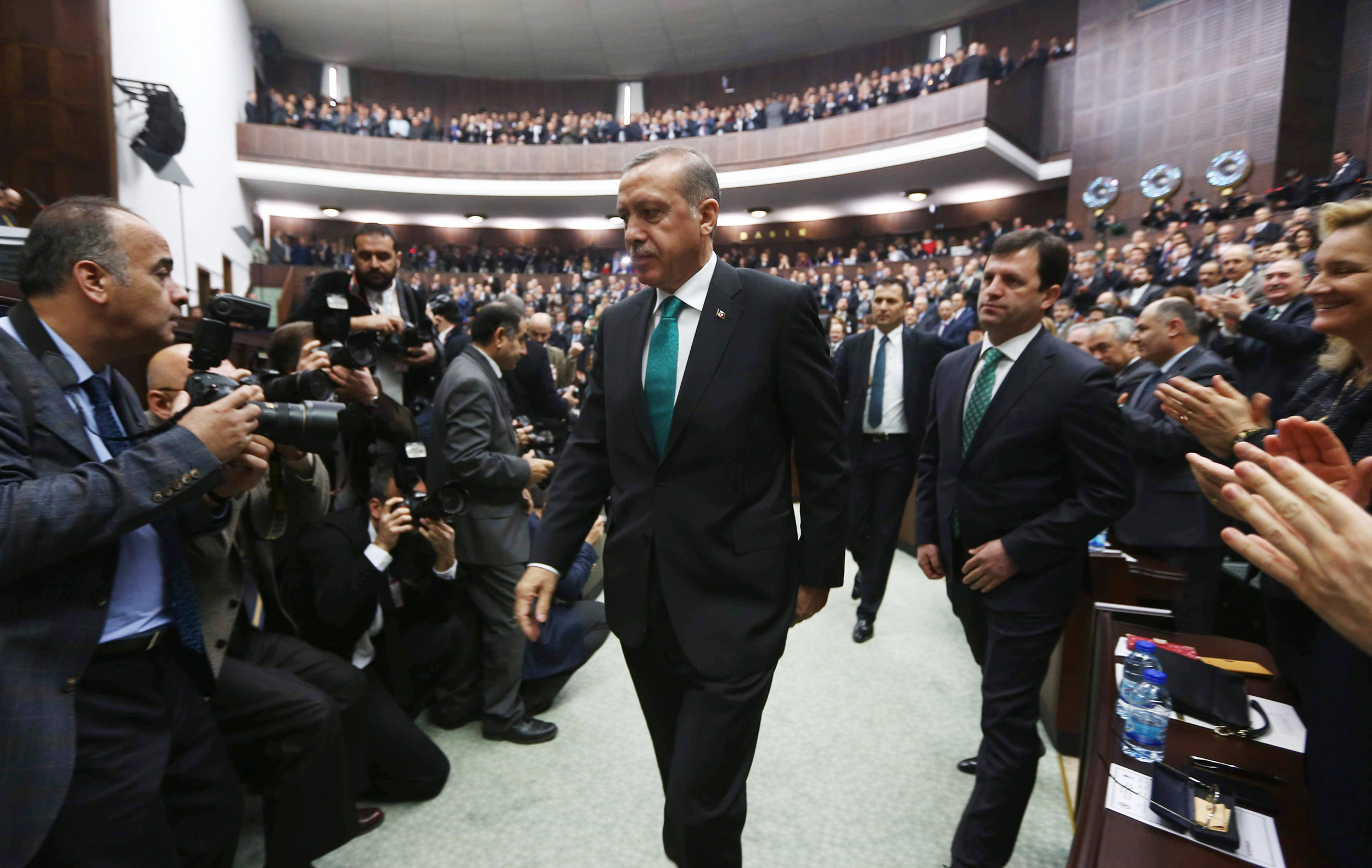 Η τουρκική Βουλή ενέκρινε πολεμικές επιχειρήσεις σε Συρία και Ιράκ