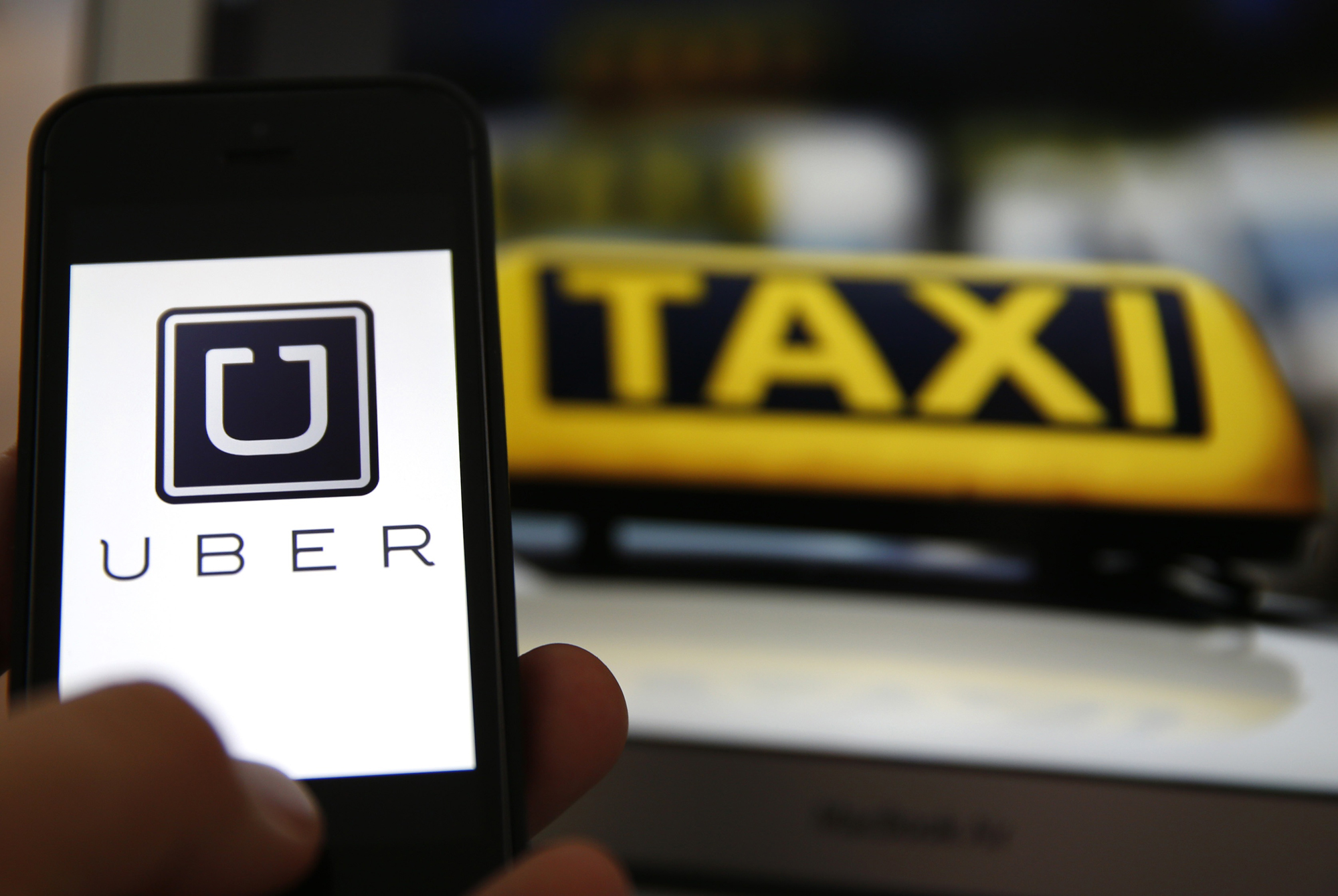 Λονδίνο: Περισσότεροι από 600.000 άνθρωποι ζητούν να μείνει η Uber στην πόλη
