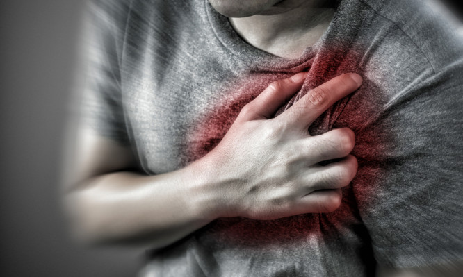 Σας πονάει το στήθος λόγω άγχους; – Δείτε πότε φταίει η καρδιά σας