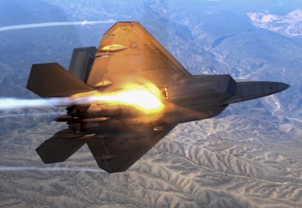 Η απόλυτη αναμέτρηση: F-35 εναντίον S-400 (βίντεο)