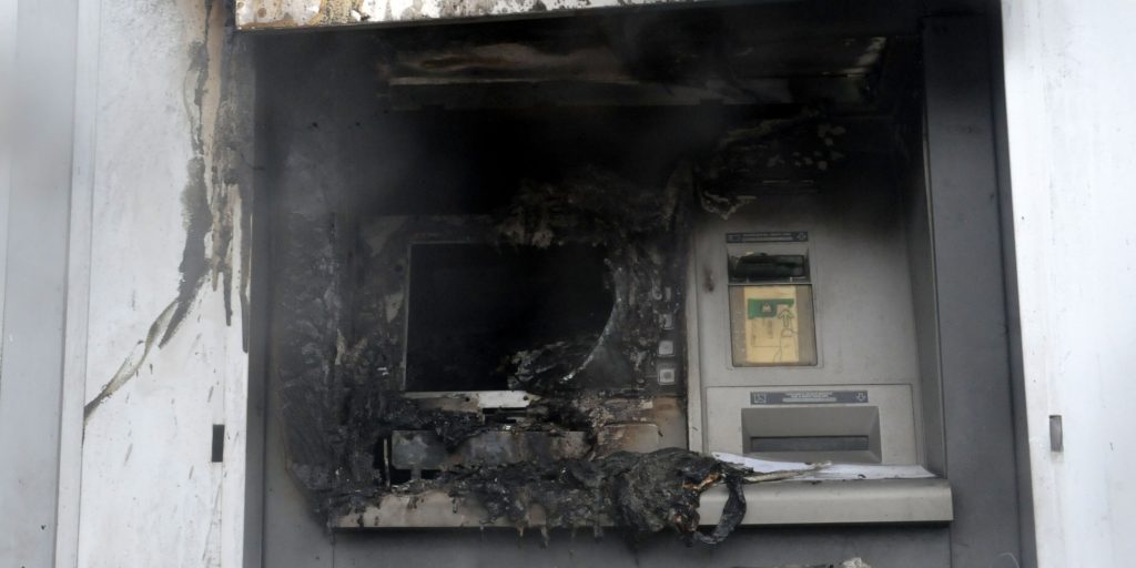 Σαλαμίνα: Έκρηξη σε ΑΤΜ – Άγνωστο παραμένει αν έχουν αφαιρεθεί χρήματα