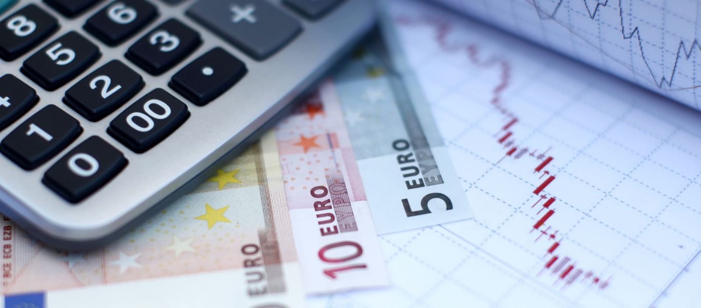 «Πάγωσαν» κρατικές δαπάνες 1,5 δισ για να πετύχουν πρωτογενές πλεόνασμα 3,5 δισ ευρώ