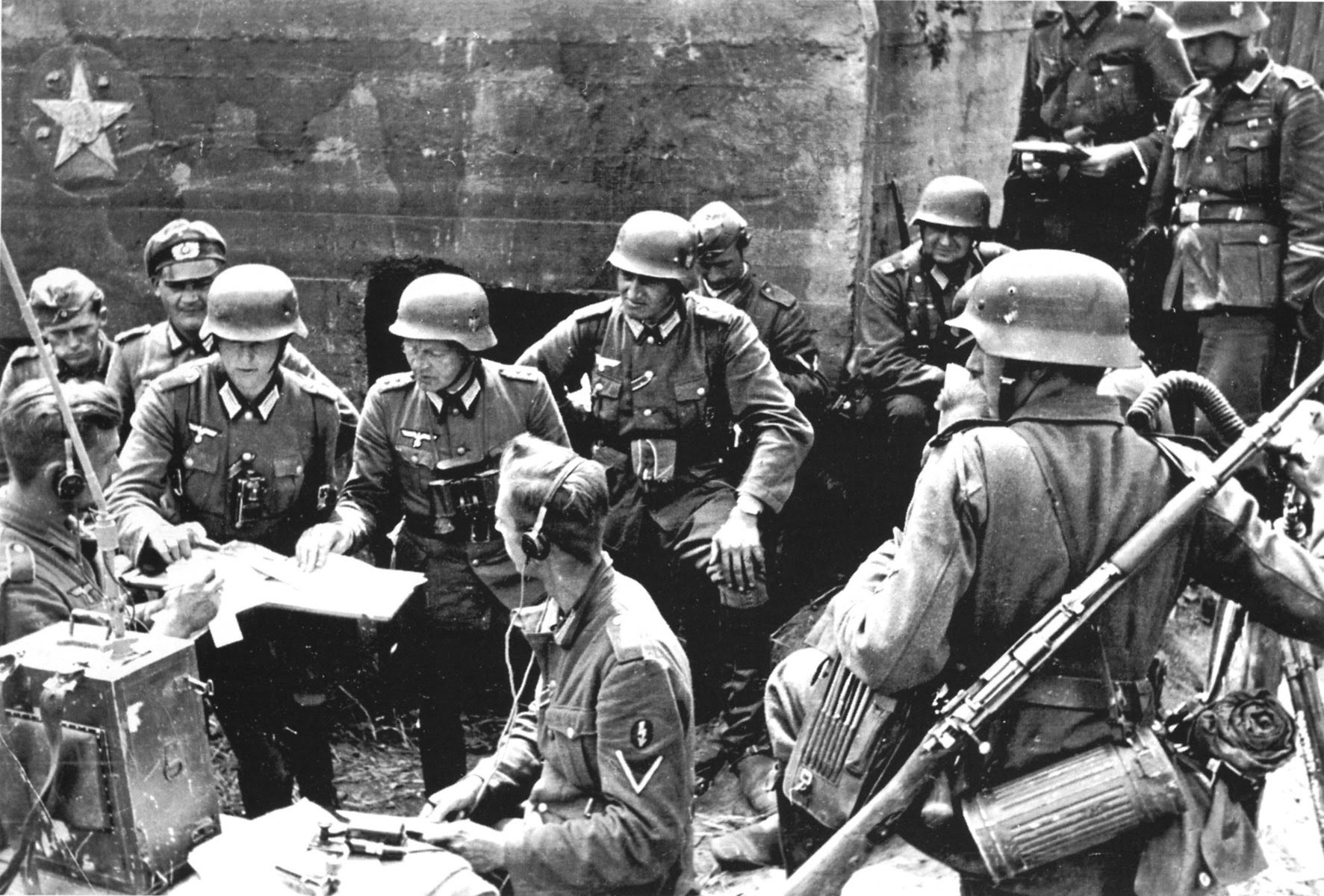 Фашистские 18. Фашистские дивизии 1941. Германский солдат 1941. Немецкие солдаты 1941 года Барбаросса.