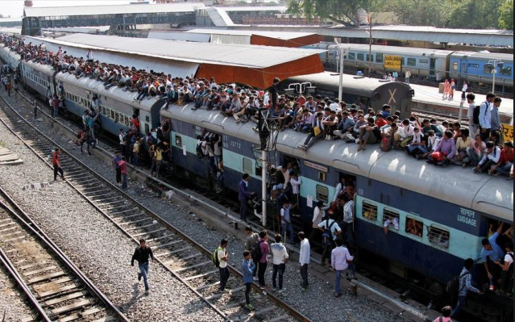Ινδία: 15 νεκροί και τουλάχιστον 30 τραυματίες από ποδοπάτημα σε σιδηροδρομικό σταθμό 