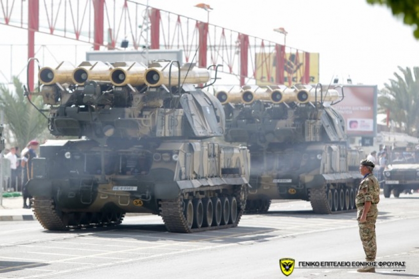 Αποκαλυπτήρια στην Κύπρο για το μυστικό όπλο της Εθνοφρουράς: Τα α/α BUK M1-2 βγήκαν από τις κρύπτες και παρέλασαν!