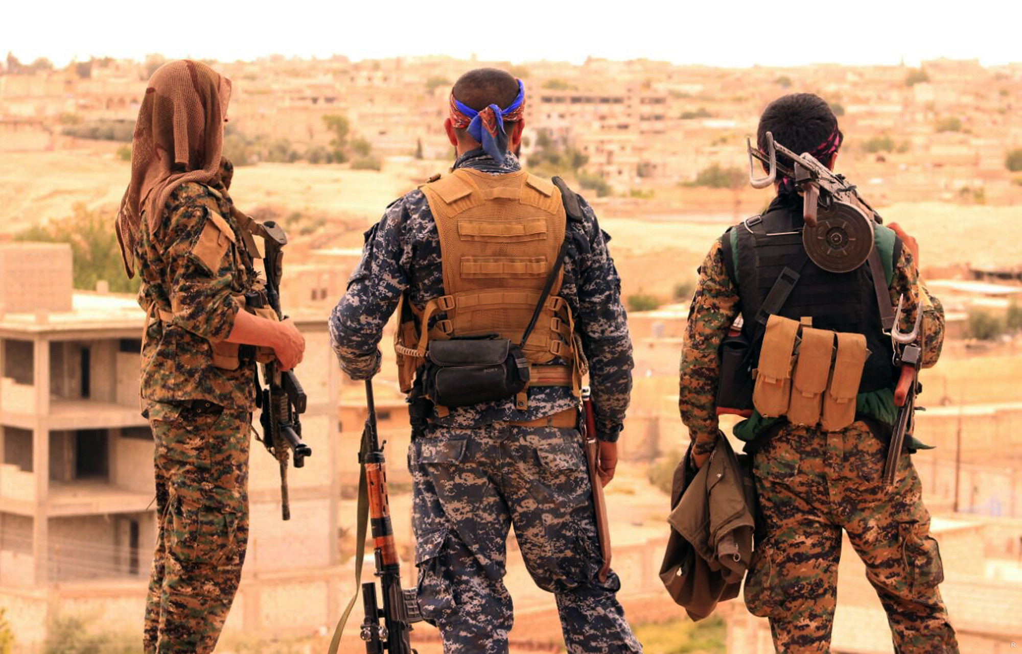 Συρία: Η «εκστρατεία» του SDF για τον έλεγχο των πετρελαιοπηγών συνεχίζεται υπό την «κάλυψη» του ISIS