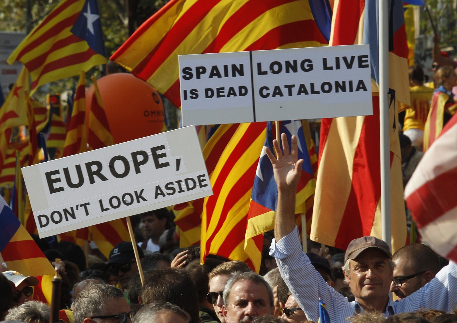 Το δημοψήφισμα στην Καταλονία τελείωσε και ο ασκός του Αιόλου άνοιξε για Iσπανία και ΕΕ