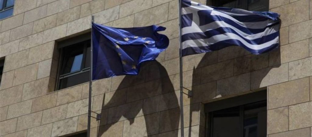FT: «Η ανακάμπτουσα Ελλάδα μπαίνει στο μάτι της BlackRock»