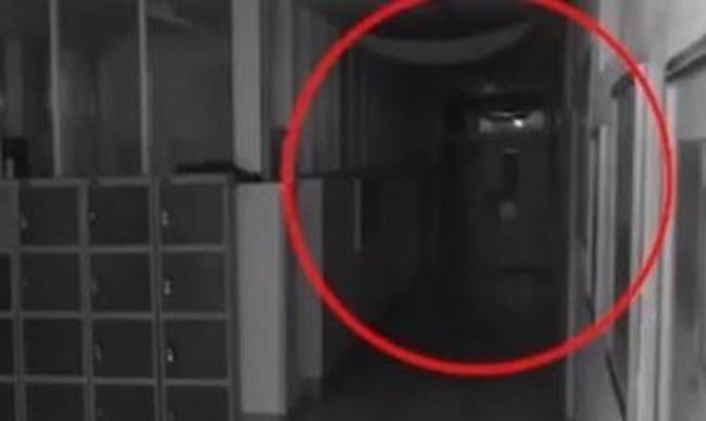 Ανατριχιαστικό βίντεο αποδεικνύει ότι υπάρχουν φαντάσματα σε ιρλανδικό λύκειο