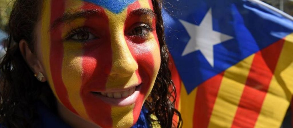 FΤ: «Ισπανικές τράπεζες βολιδοσκοπούν μια έξοδο από την Καταλονία μετά το δημοψήφισμα»