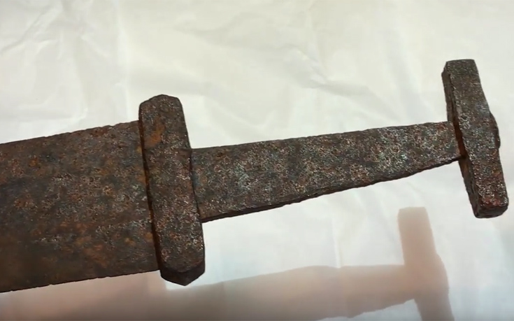 Ανακαλύφθηκε καλοδιατηρημένο σπαθί των Βίκινγκς τουλάχιστον 1.000 ετών! (βίντεο)