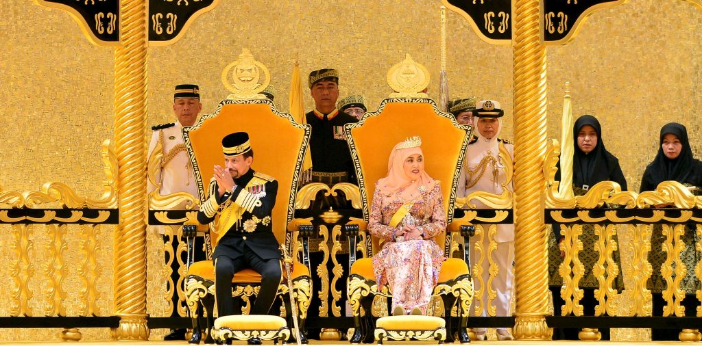 Μπρουνέι: Λαμπροί εορτασμοί για τα 50 χρόνια του σουλτάνου Χασανάλ Μπολκιάχ στο θρόνο (φωτό, βίντεο)