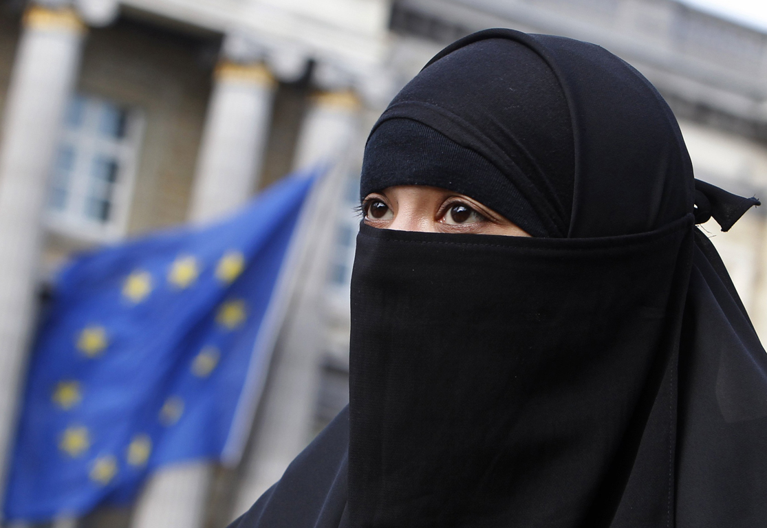 Η Δανία απαγορεύει την μουσουλμανική μπούρκα