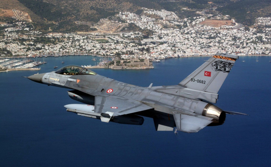 Οκτώ οπλισμένα τουρκικά μαχητικά F-16 και ένα κατασκοπευτικό παραβίασαν εννέα φορές τον ελληνικό εναέριο χώρο