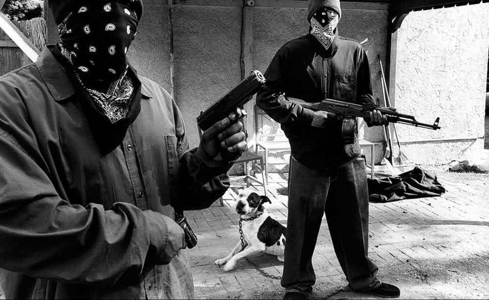 Εκτέλεση Αλβανών δίπλα από το μαγαζί του Αντώνη Ρέμου στην Γλυφάδα – 1 νεκρός, 3 τραυματίες (φωτό, βίντεο) (upd)