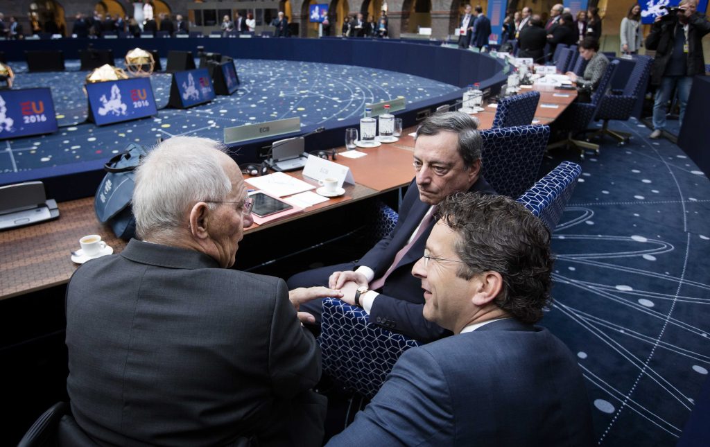 Eurogroup: Ποιο το δώρο που προσέφεραν στον απερχόμενο… «βετεράνο» Β.Σόιμπλε;