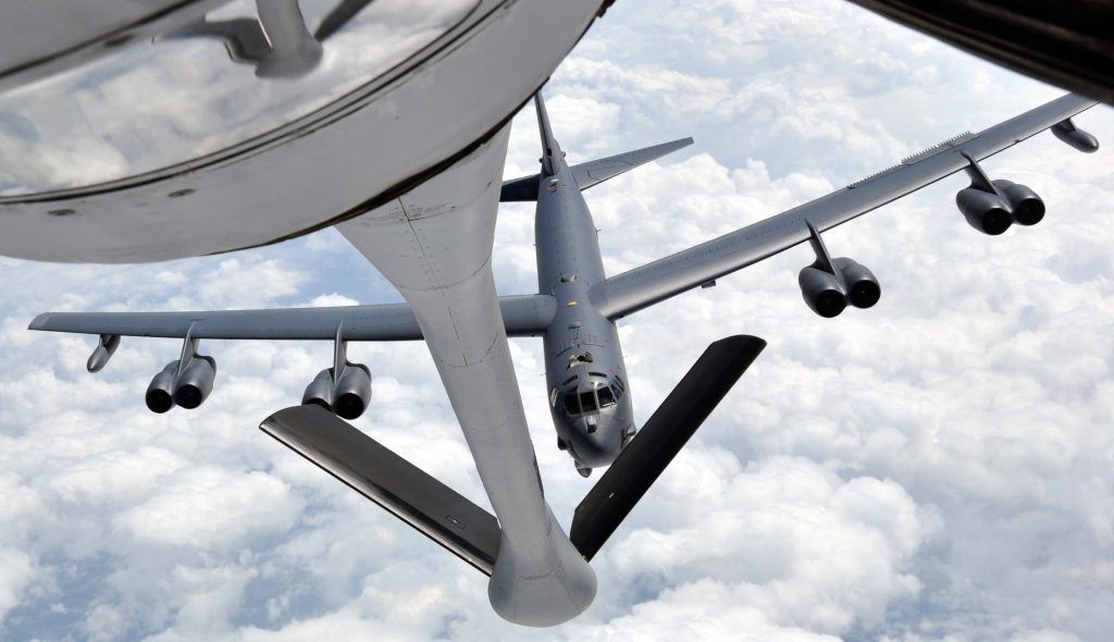 Δείτε πως γίνεται ο ανεφοδιασμός ενός αμερικανικού Β-52 στον… αέρα (βίντεο)