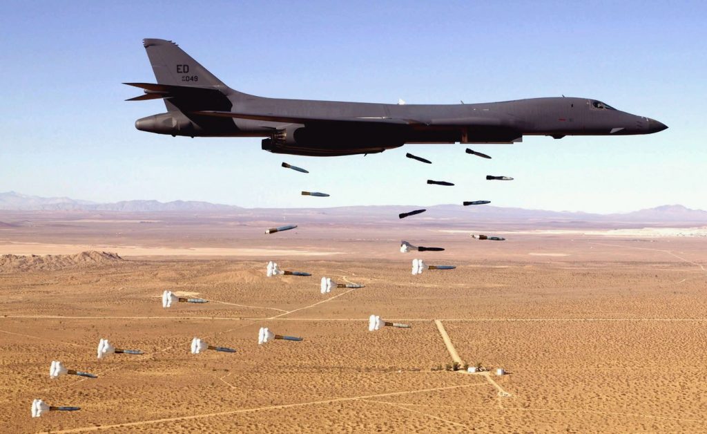 Νέα επίδειξη δύναμης των ΗΠΑ: Βομβαρδιστικά B-1B πέταξαν πάνω από τη χερσόνησο της Κορέας (βίντεο)