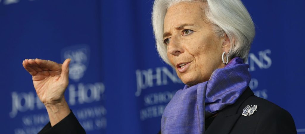 ΔΝΤ: «Κίνδυνοι παρά την βελτίωση της παγκόσμιας χρηματοπιστωτικής σταθερότητας – Νέα μέτρα 2 δισ. ευρώ για την Ελλάδα»
