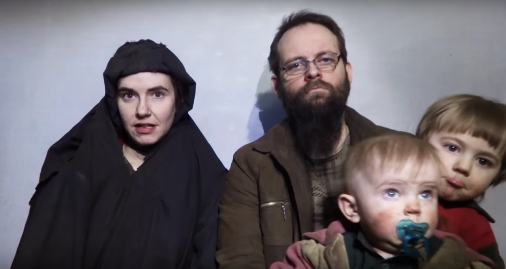 Βίντεο: Πακιστανοί στρατιώτες απελευθέρωσαν οικογένεια που είχαν αιχμαλωτίσει οι Ταλιμπάν το 2012!