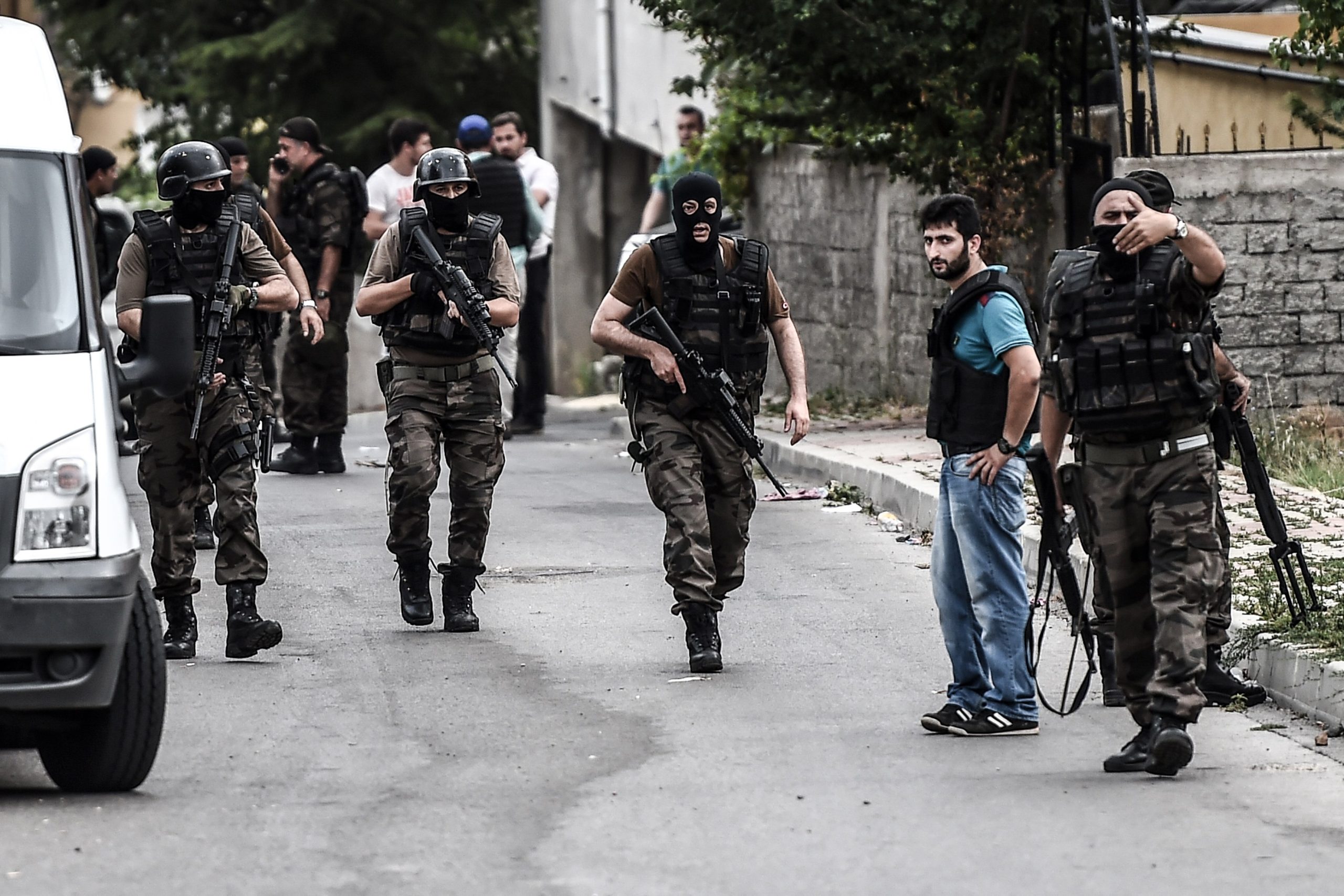 Το πραξικόπημα «καίει» ακόμη τον Ερντογάν και συνεχίζονται οι συλλήψεις στην Τουρκία